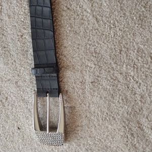 Guess woman's black alligator pattern